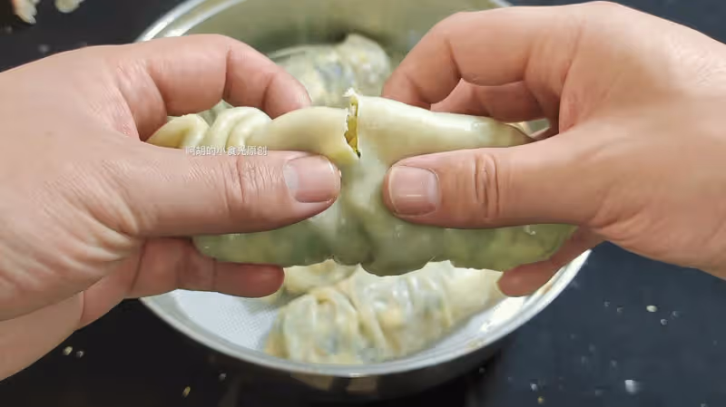 天冷不想炒菜,就喜歡這樣蒸一鍋!皮薄餡足、一口滿滿都是菜,熱乎乎好吃到停不下來