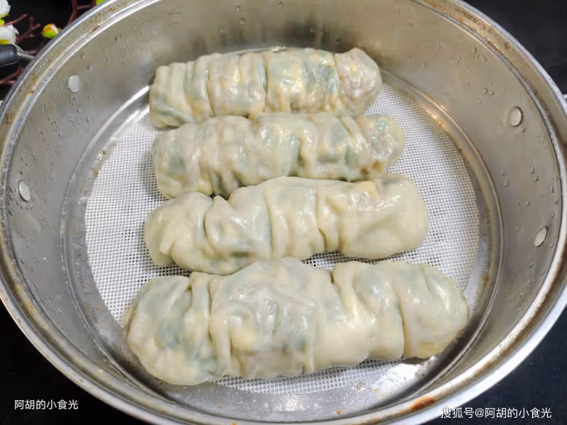 天冷不想炒菜,就喜歡這樣蒸一鍋!皮薄餡足、一口滿滿都是菜,熱乎乎好吃到停不下來