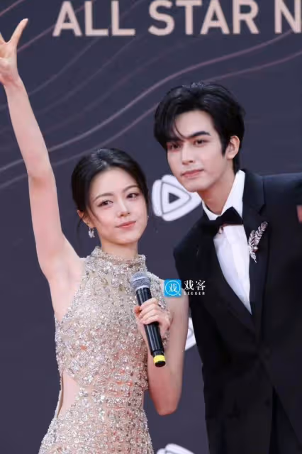 《星光大賞》紅毯秒變民政局！最多人嗑這一對
