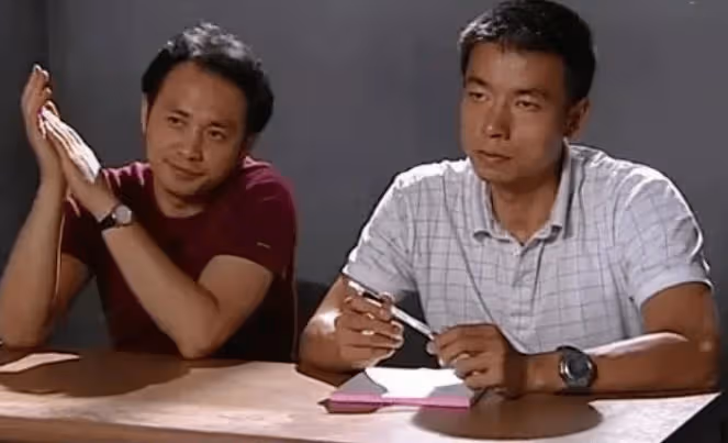 戲裡戲外都是刑警，因替父還債才進圈拚命拍戲，44歲娶妻生子苦盡甘來