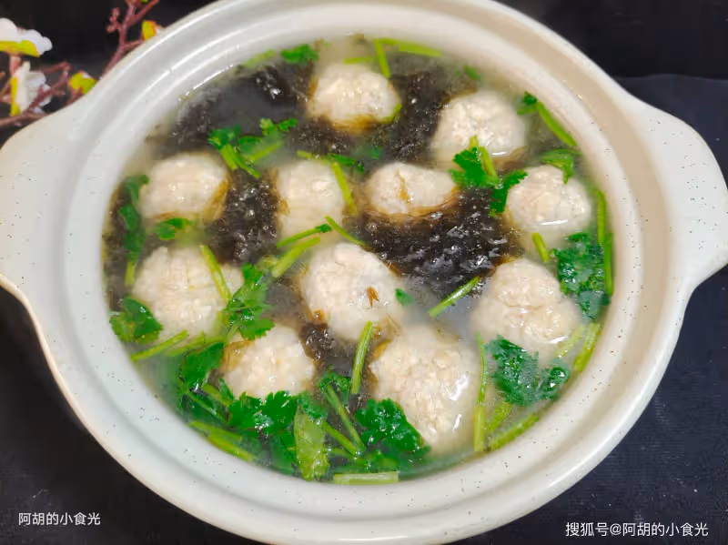 天冷太喜歡做這個菜了,好吃也不貴!有湯有菜、滿口軟嫩高蛋白,每次做都被吃個精光
