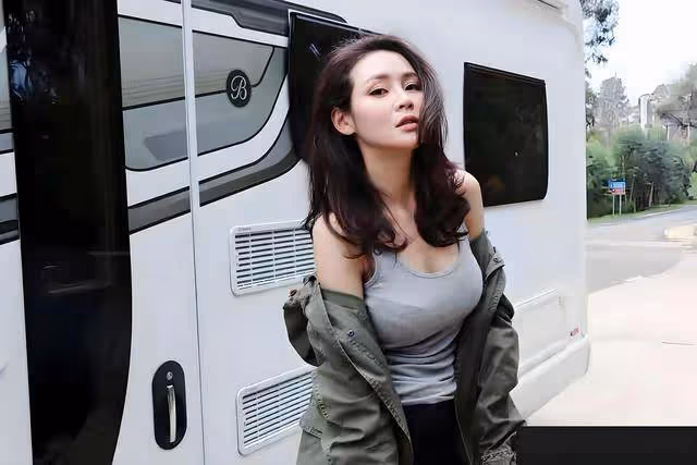 楊冪的身材真的合理嗎？再寬鬆的襯衫也遮擋不住傲人的上圍