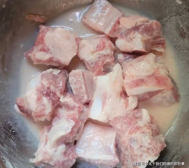 燉排骨湯,調料越少越好!記住只加「3種料」,湯香濃無腥味
