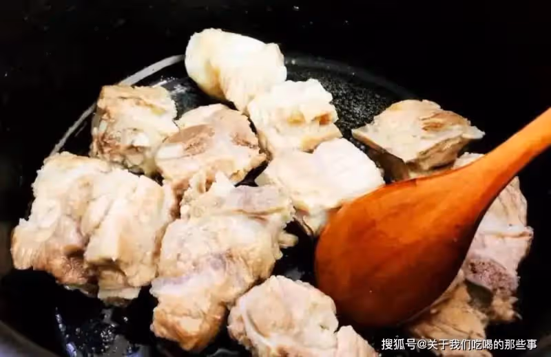 燉排骨湯,調料越少越好!記住只加「3種料」,湯香濃無腥味