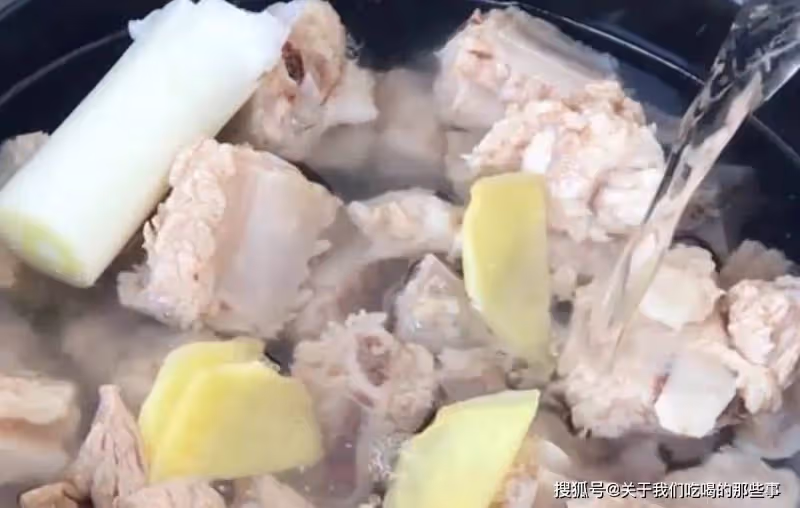 燉排骨湯,調料越少越好!記住只加「3種料」,湯香濃無腥味