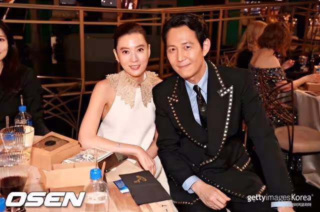 李政宰愛情長跑16年約會照流出！豪門女友穿比基尼超辣，這舉動超甜