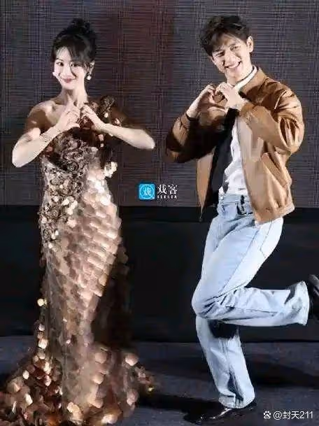 楊紫李現:穿隊服跳韓商言手勢舞的青春之約