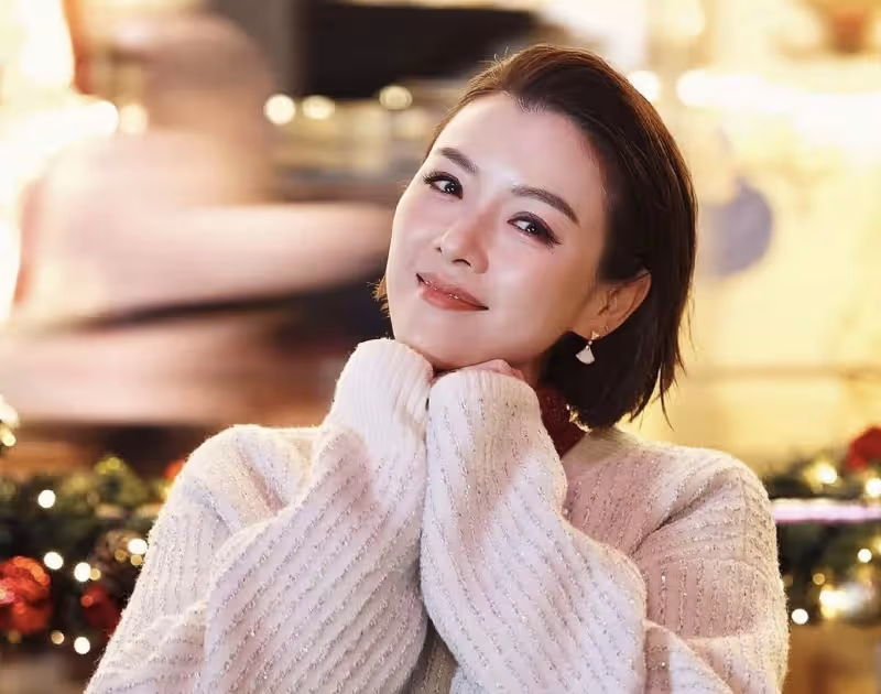 恭喜!43歲香港知名女星被曝懷第四胎,上圍突然變豐滿孕味十足