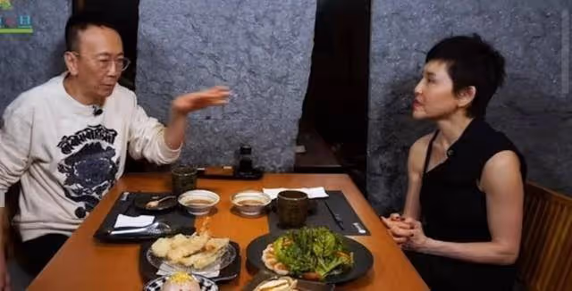 49歲已當奶奶!60歲港女星曝與混血男友復合,二人曾因更年期分開