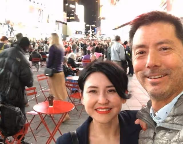 49歲已當奶奶!60歲港女星曝與混血男友復合,二人曾因更年期分開