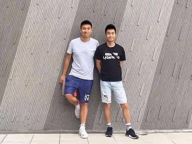 TVB前知名男星46歲生日,和同性愛人相愛10多年,戀情獲家人認可
