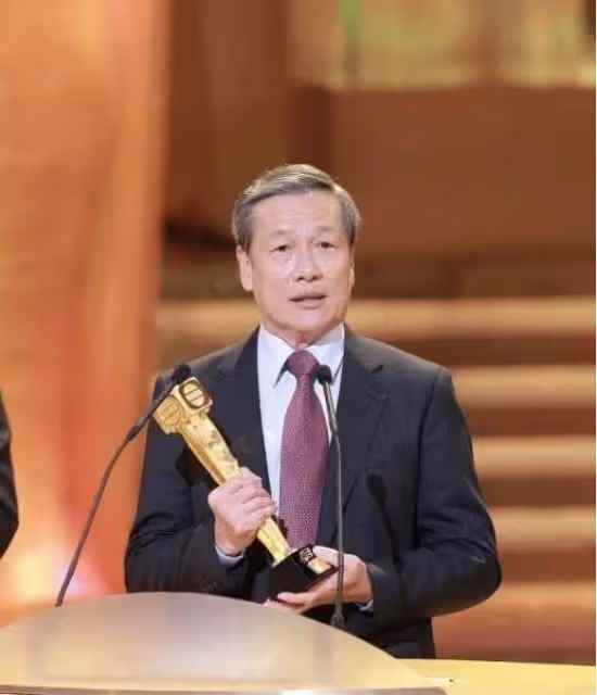 TVB老戲骨自曝曾每天工作20小時,白天TVB拍劇,夜晚亞視配音
