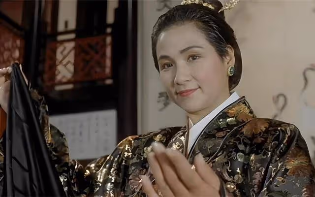 鄭佩佩生忌女兒發文悼念,離世半年仍被觀眾記掛,兩母女太相似