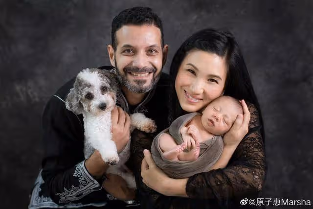 鄭佩佩生忌女兒發文悼念,離世半年仍被觀眾記掛,兩母女太相似