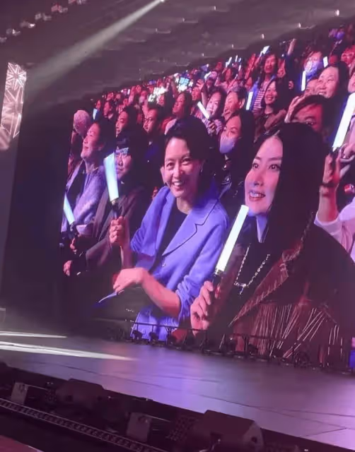 劉德華紅磡演唱會首演，朱麗倩一起祈福，梁詠琪陳慧琳在台下觀看