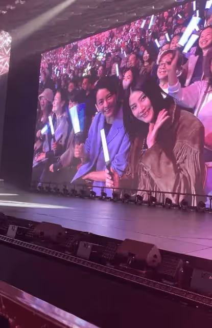 劉德華紅磡演唱會首演，朱麗倩一起祈福，梁詠琪陳慧琳在台下觀看