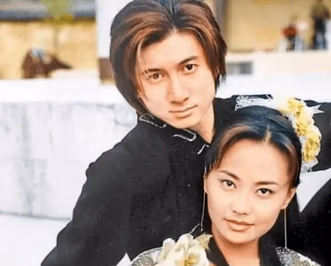 她是吳奇隆前妻,如今二婚被丈夫寵上天,三個保姆照顧孩子
