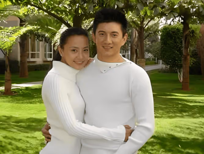 她是吳奇隆前妻,如今二婚被丈夫寵上天,三個保姆照顧孩子