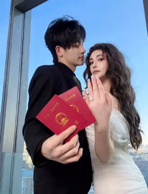 美女演員李心艾官宣結婚！曾演《天台愛情》《錦繡未央》