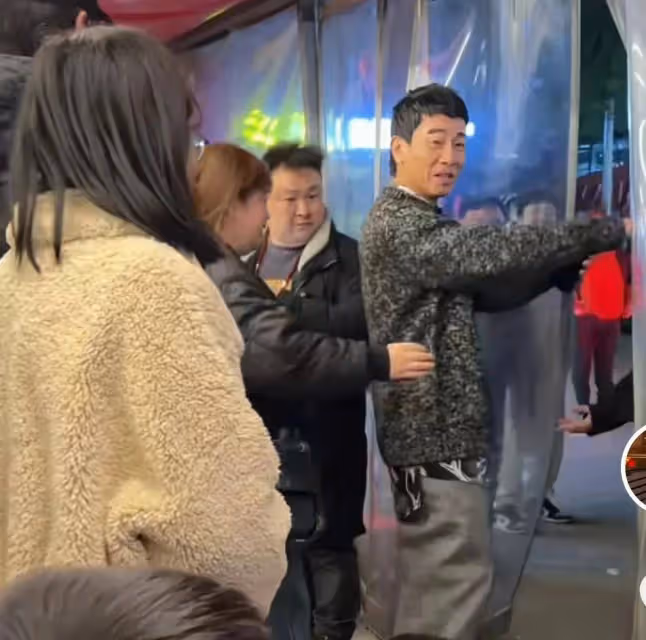陳小春在長沙麵館吃面配大蒜驚呆粉絲，還被男孩喊小春哥哥