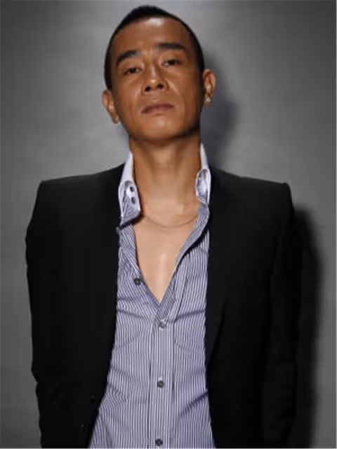 陳小春在長沙麵館吃面配大蒜驚呆粉絲，還被男孩喊小春哥哥