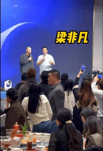 TVB前最佳男配現身內地晚宴,遭台下觀眾高呼「吔屎」!入行32年TVB不與他續約!