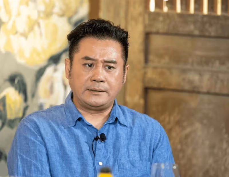 TVB前最佳男配現身內地晚宴,遭台下觀眾高呼「吔屎」!入行32年TVB不與他續約!
