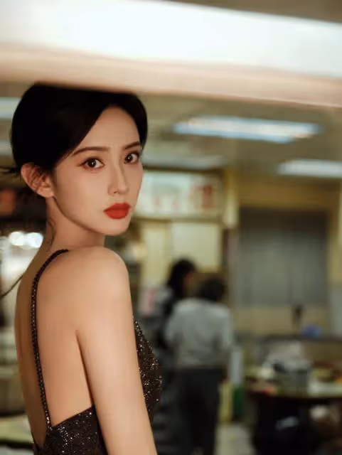 《九重紫》孟子義曬露背寫真！膚白貌美曼妙身材性感撩人