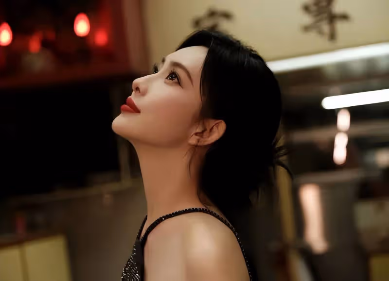 《九重紫》孟子義曬露背寫真！膚白貌美曼妙身材性感撩人