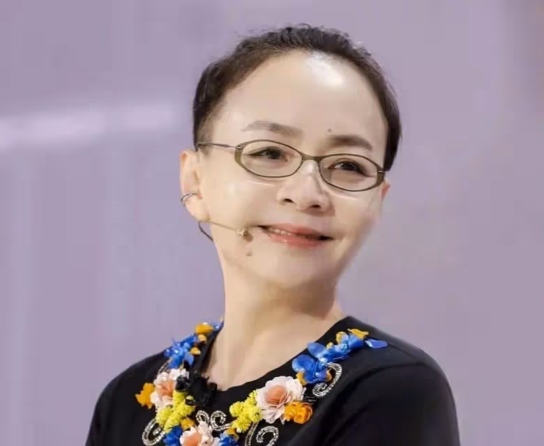 宋丹丹拒絕英達來看孫子！巴圖兒子5歲了，越來越像爺爺