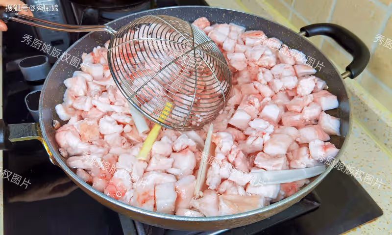熬豬油,用水還是用油?教你1招,又香又白無異味,放一年都不壞