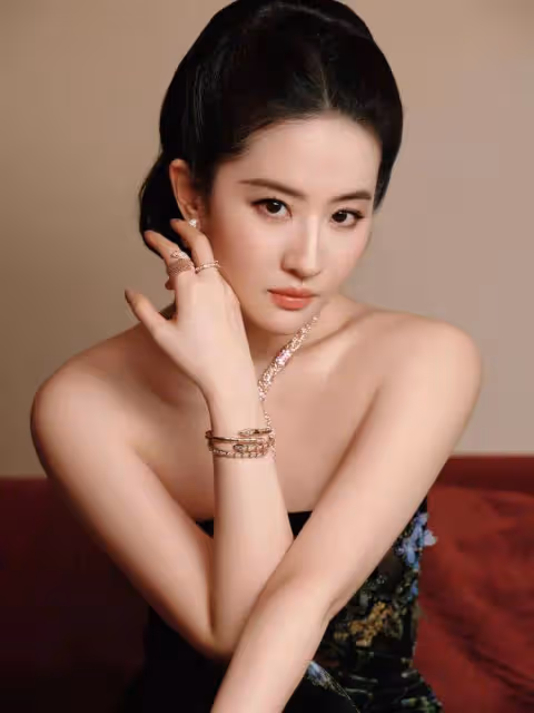 劉亦菲同海瑟薇同框夢回白秀珠！嬌媚矜貴性感撩人