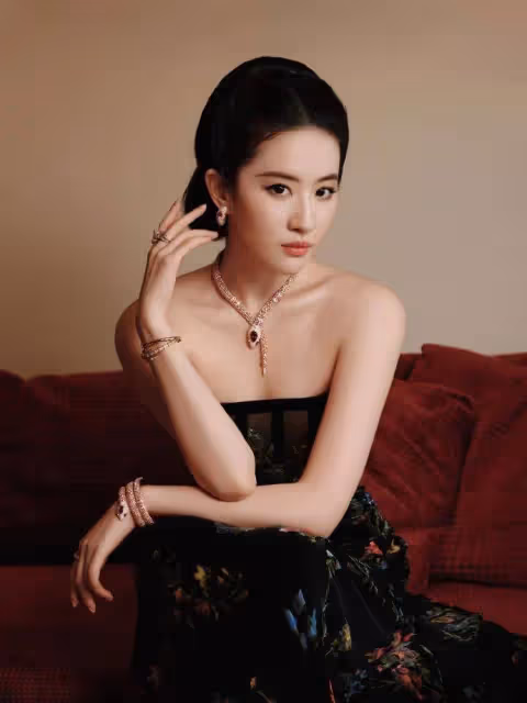 劉亦菲同海瑟薇同框夢回白秀珠！嬌媚矜貴性感撩人