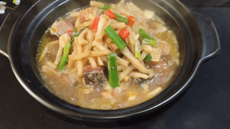 冬天最該吃的菜就是它，隱藏的美味！照這樣燉一鍋，菜嫩肉香、熱乎乎又解饞，一鍋米飯也能掃光