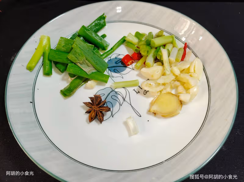 冬天最該吃的菜就是它，隱藏的美味！照這樣燉一鍋，菜嫩肉香、熱乎乎又解饞，一鍋米飯也能掃光