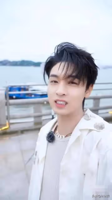 辛雨錫開撕秦霄賢！直播間曝出炸裂內容，師父郭德綱也被牽連其中