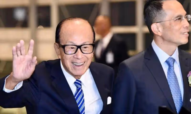李嘉誠大兒子近況曝光，滿頭白髮氣血不足，曾坦言羨慕弟弟李澤楷