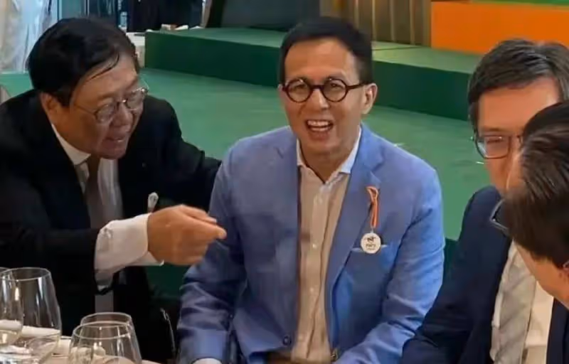 李嘉誠大兒子近況曝光，滿頭白髮氣血不足，曾坦言羨慕弟弟李澤楷
