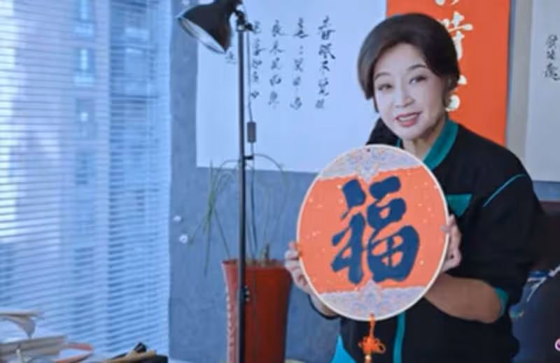 相比劉曉慶一人獨居小2房,蔡明住300平北京大平層,家有保姆乾淨