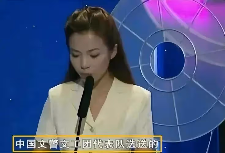 唱《山路十八彎》的李瓊,因為朱迅的一字之差,葬送了樂壇之路