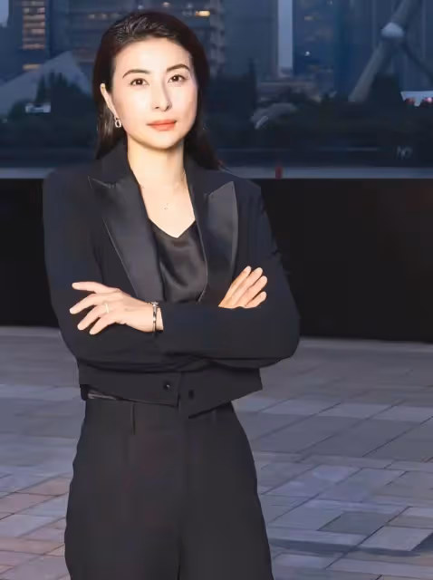 郭晶晶生了個寂寞!兒子像霍英東,二女兒像朱玲玲,小女兒像爸爸