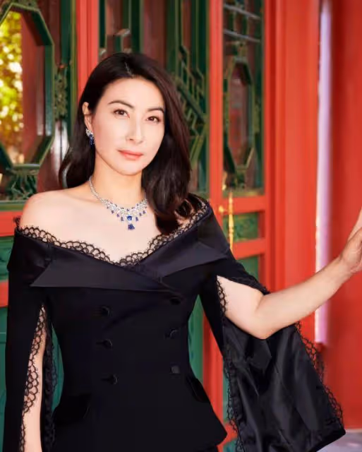 郭晶晶生了個寂寞!兒子像霍英東,二女兒像朱玲玲,小女兒像爸爸