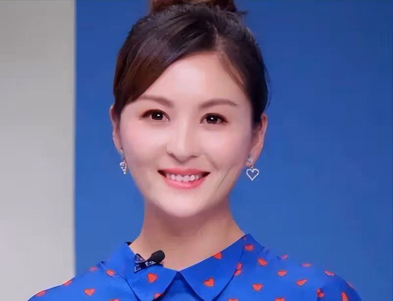 娛樂圈「最乾淨女演員」,被富商苦追10年才嫁,今和女兒被寵如寶