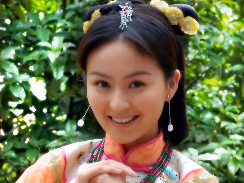 娛樂圈「最乾淨女演員」,被富商苦追10年才嫁,今和女兒被寵如寶