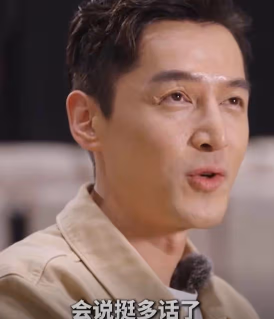 胡歌談陪產不開心,自豪稱:1歲4個月女兒不會走路,會說很多話了