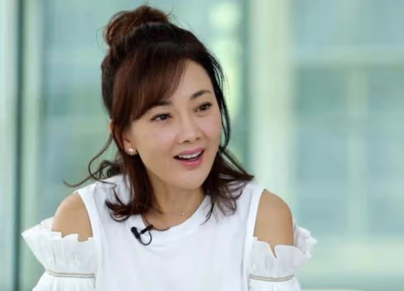 牛莉:我當年沉迷整容,讓醫美斷送了大好前程,50歲醒悟已經太遲
