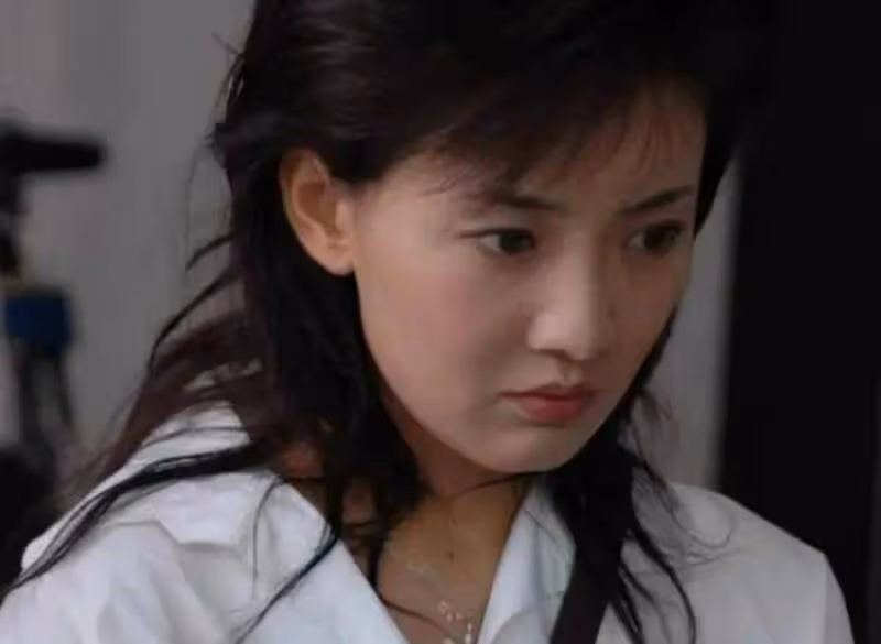 牛莉:我當年沉迷整容,讓醫美斷送了大好前程,50歲醒悟已經太遲