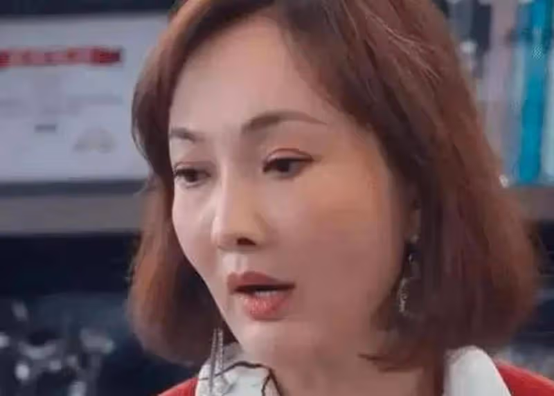 牛莉:我當年沉迷整容,讓醫美斷送了大好前程,50歲醒悟已經太遲