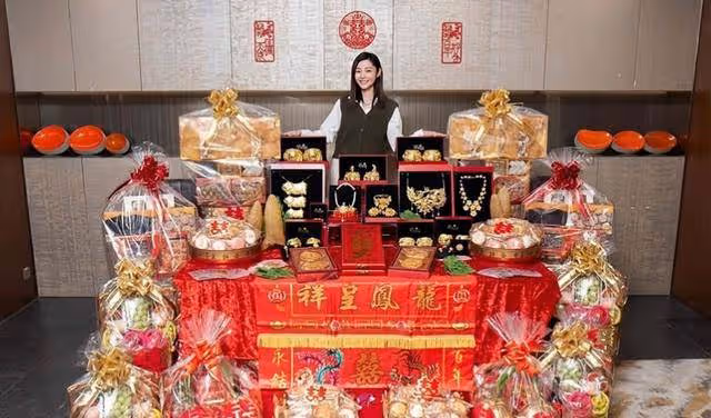 恭喜!40歲香港知名女星大婚在即,過大禮未婚夫送各種金器