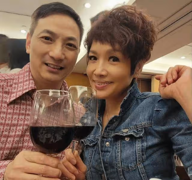 好凍齡!寶佩如曬照宣布登六,曾因車禍毀容致不育老公仍不離不棄